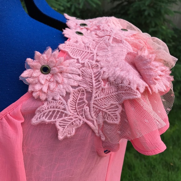 *NWT* Pink Chiffon Ruffle Sleeveless Blouse - Picture 7 of 10